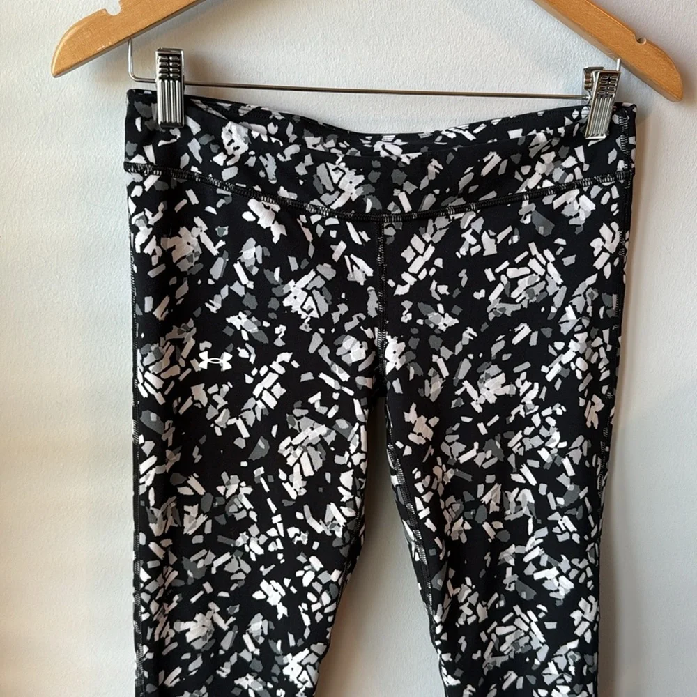 Under Armour Girls Cropped Black and‎ White Leggings